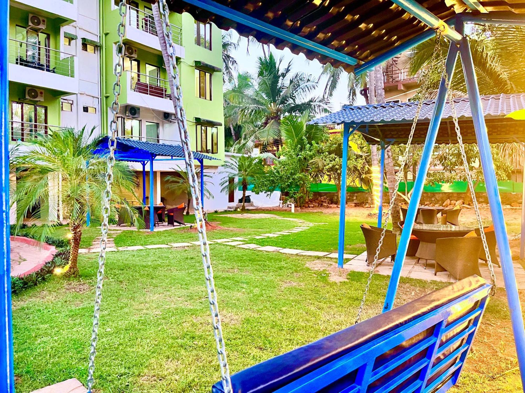 Summer Beach Resort, Goa - #Near Baga Beach #Swimming Pool #Garden #Bar #Lift #Premium Rooms #Property Of The Year #70565-84665 Calangute Eksteriør billede