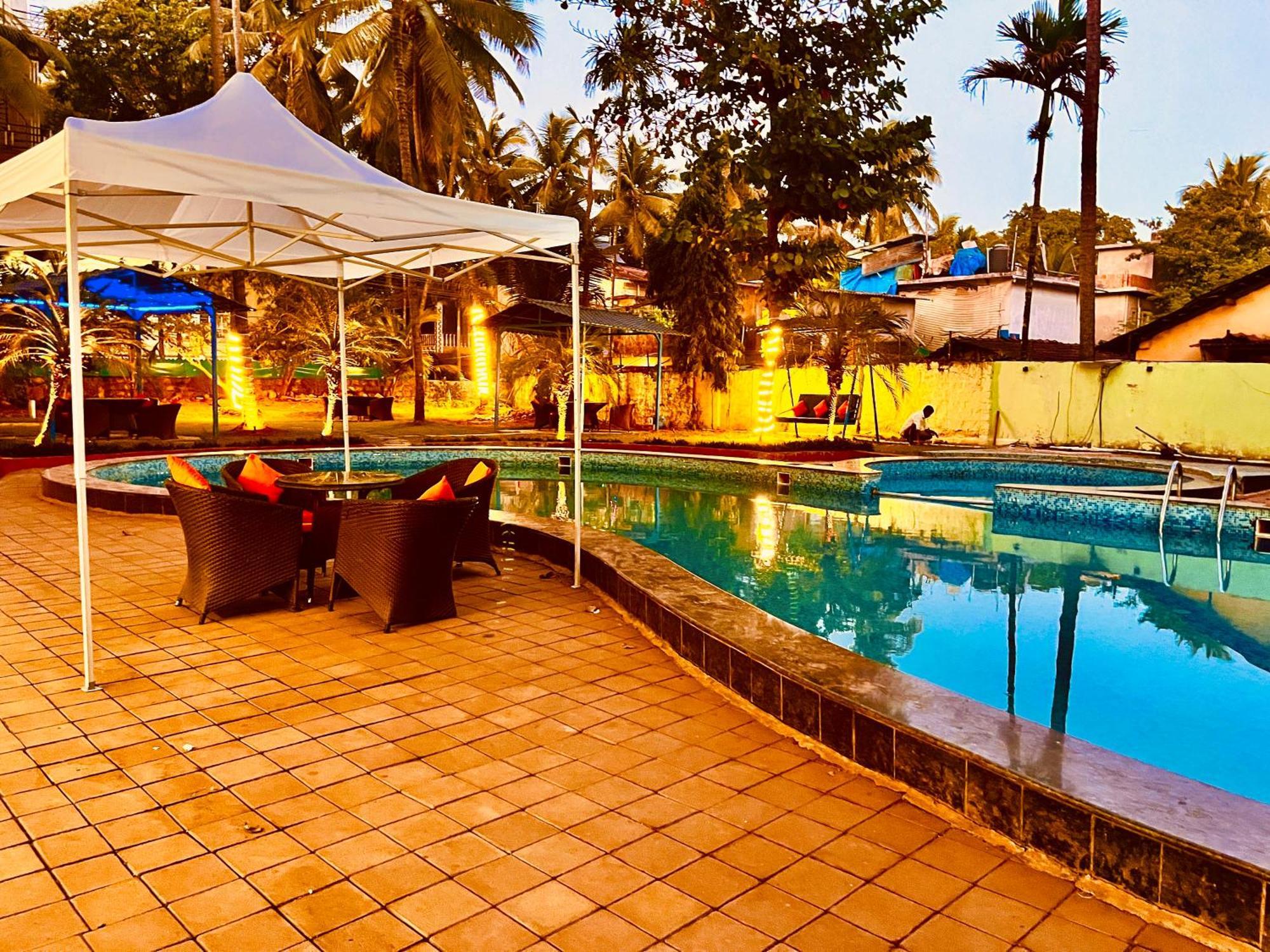 Summer Beach Resort, Goa - #Near Baga Beach #Swimming Pool #Garden #Bar #Lift #Premium Rooms #Property Of The Year #70565-84665 Calangute Eksteriør billede