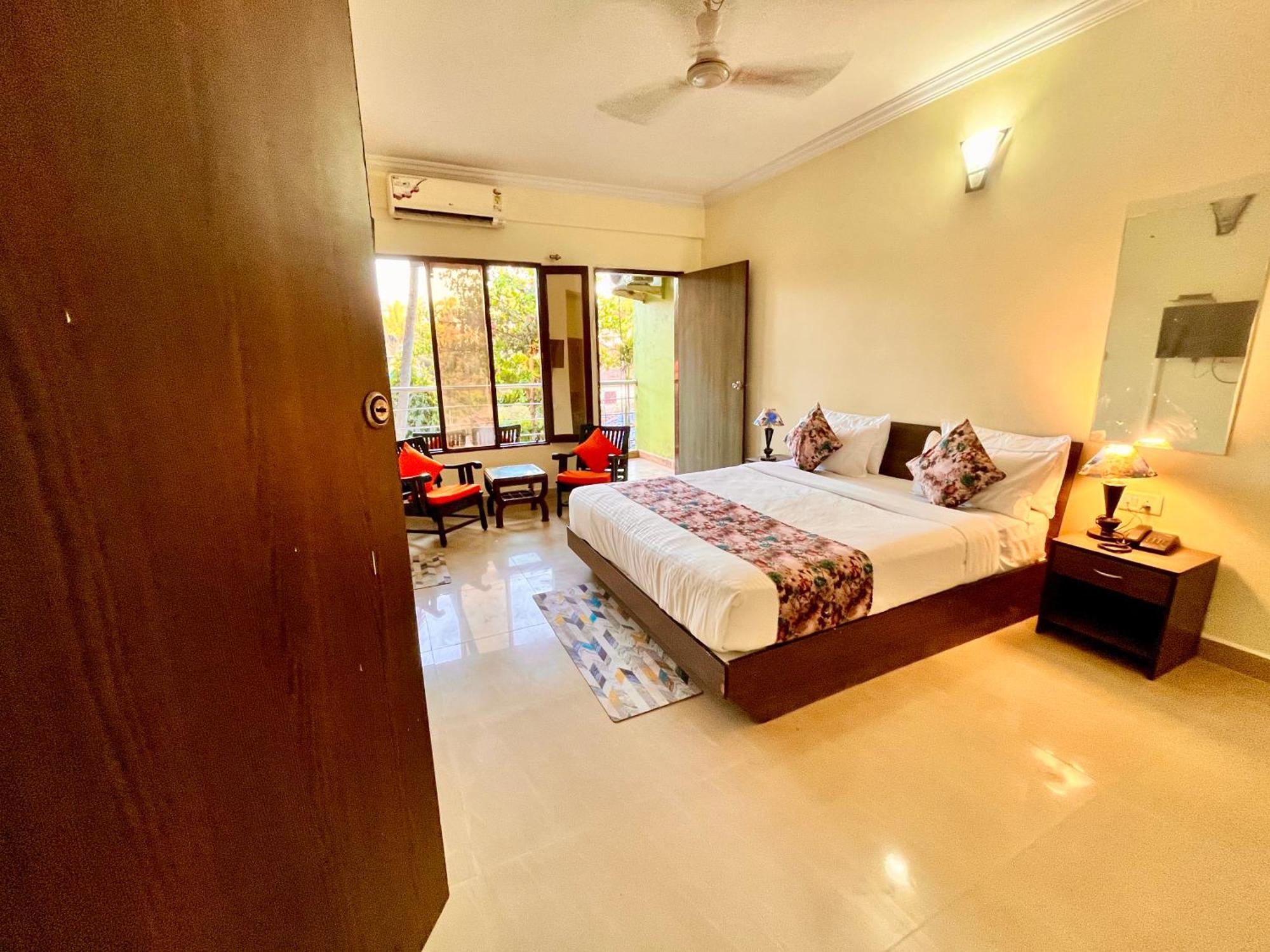 Summer Beach Resort, Goa - #Near Baga Beach #Swimming Pool #Garden #Bar #Lift #Premium Rooms #Property Of The Year #70565-84665 Calangute Eksteriør billede