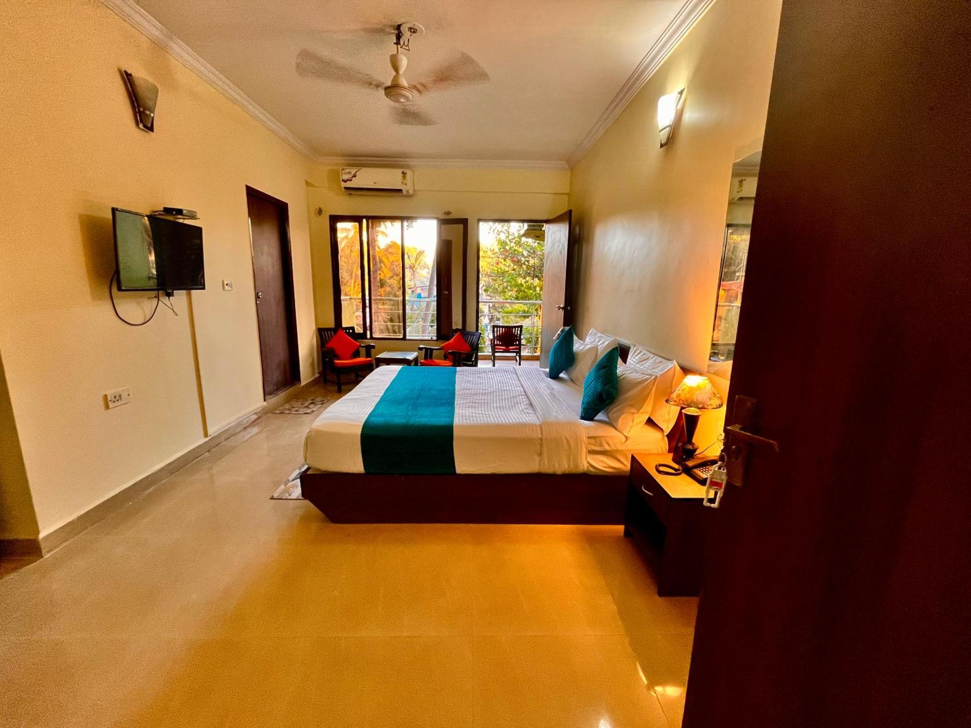 Summer Beach Resort, Goa - #Near Baga Beach #Swimming Pool #Garden #Bar #Lift #Premium Rooms #Property Of The Year #70565-84665 Calangute Eksteriør billede