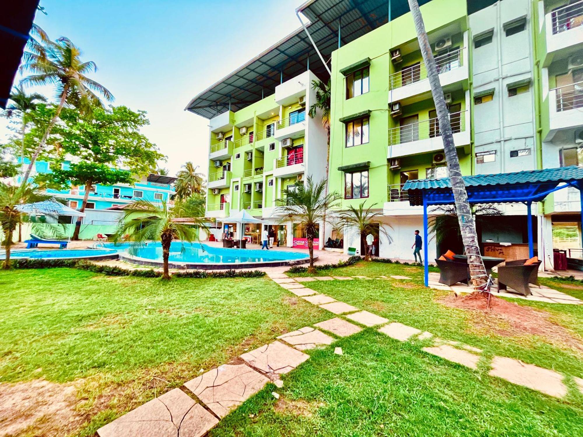 Summer Beach Resort, Goa - #Near Baga Beach #Swimming Pool #Garden #Bar #Lift #Premium Rooms #Property Of The Year #70565-84665 Calangute Eksteriør billede