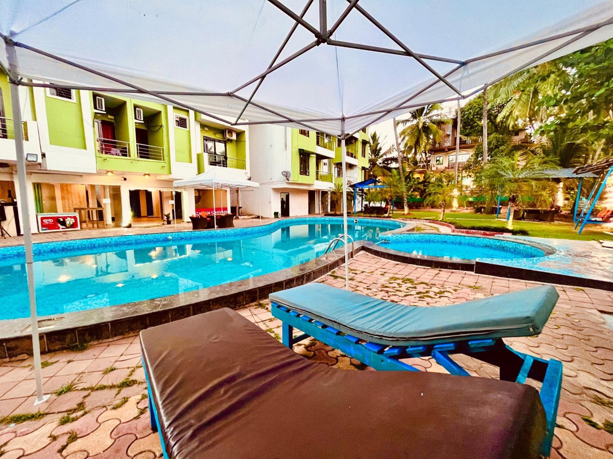 Summer Beach Resort, Goa - #Near Baga Beach #Swimming Pool #Garden #Bar #Lift #Premium Rooms #Property Of The Year #70565-84665 Calangute Eksteriør billede