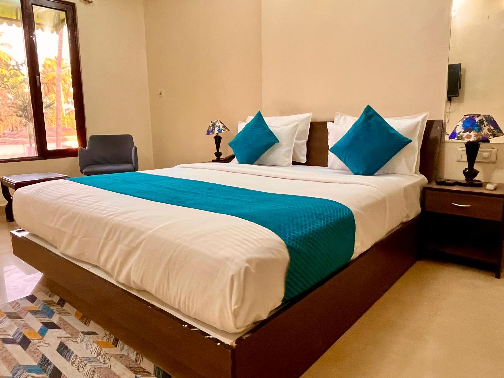 Summer Beach Resort, Goa - #Near Baga Beach #Swimming Pool #Garden #Bar #Lift #Premium Rooms #Property Of The Year #70565-84665 Calangute Eksteriør billede