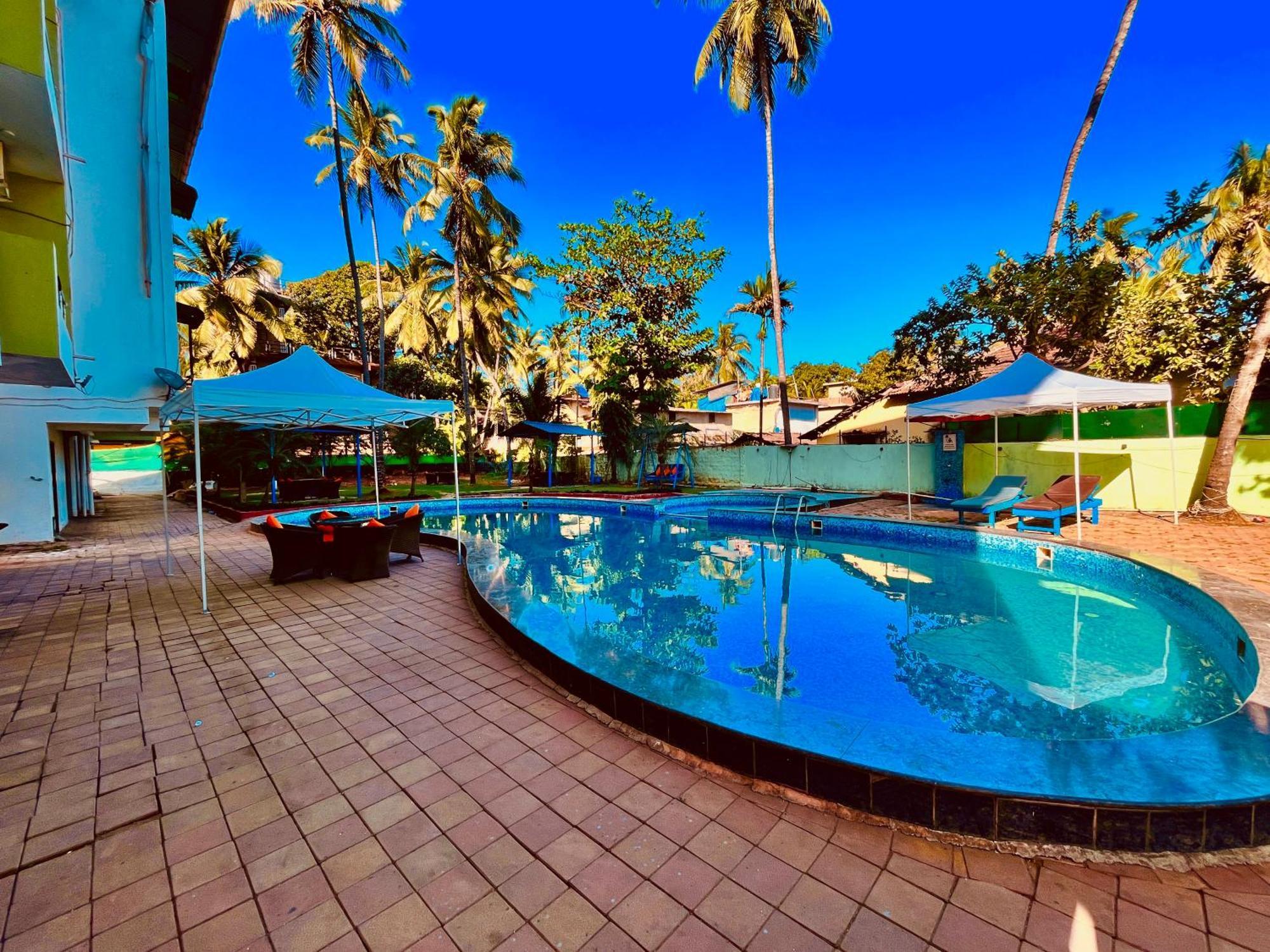 Summer Beach Resort, Goa - #Near Baga Beach #Swimming Pool #Garden #Bar #Lift #Premium Rooms #Property Of The Year #70565-84665 Calangute Eksteriør billede