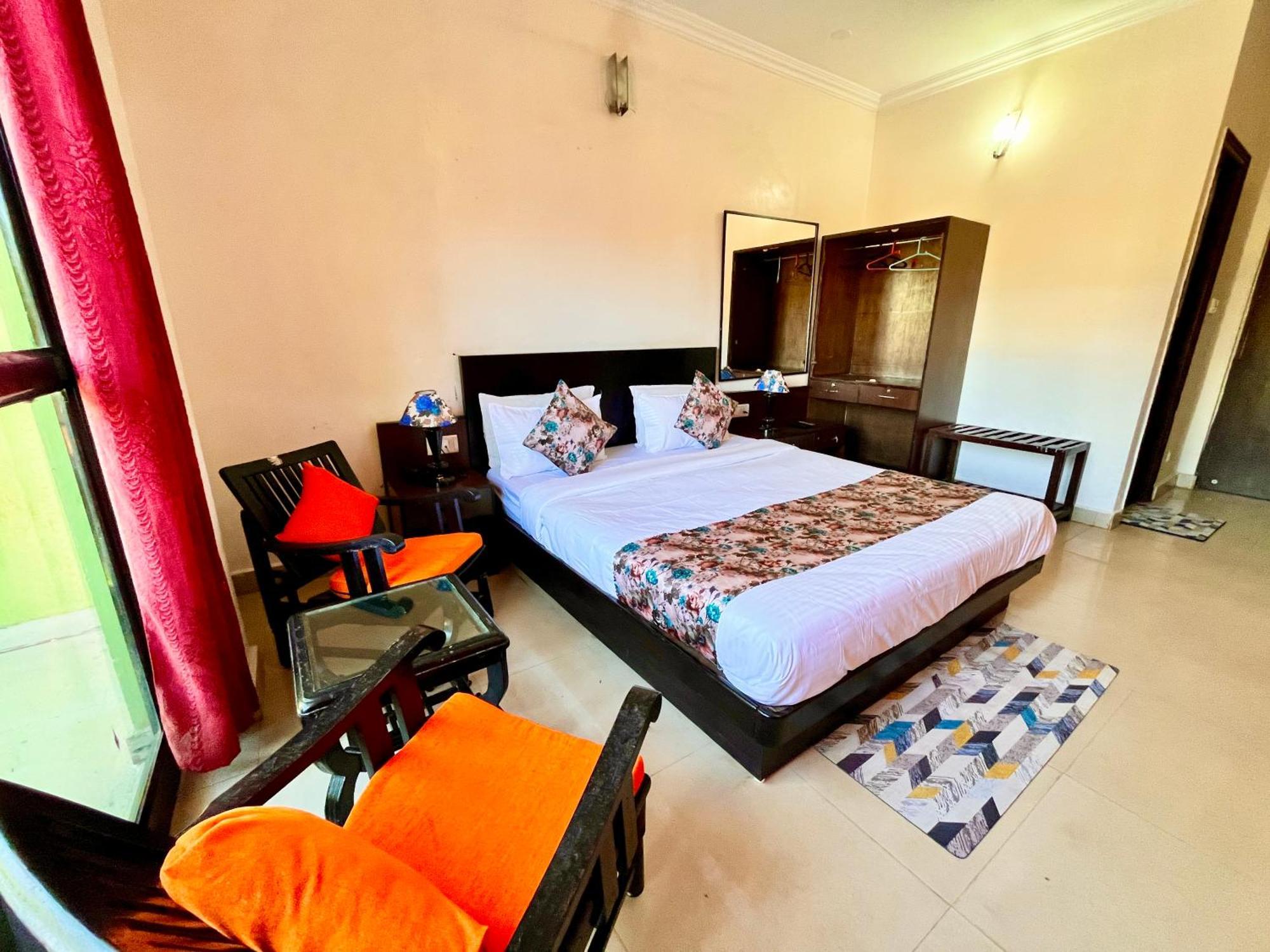 Summer Beach Resort, Goa - #Near Baga Beach #Swimming Pool #Garden #Bar #Lift #Premium Rooms #Property Of The Year #70565-84665 Calangute Eksteriør billede