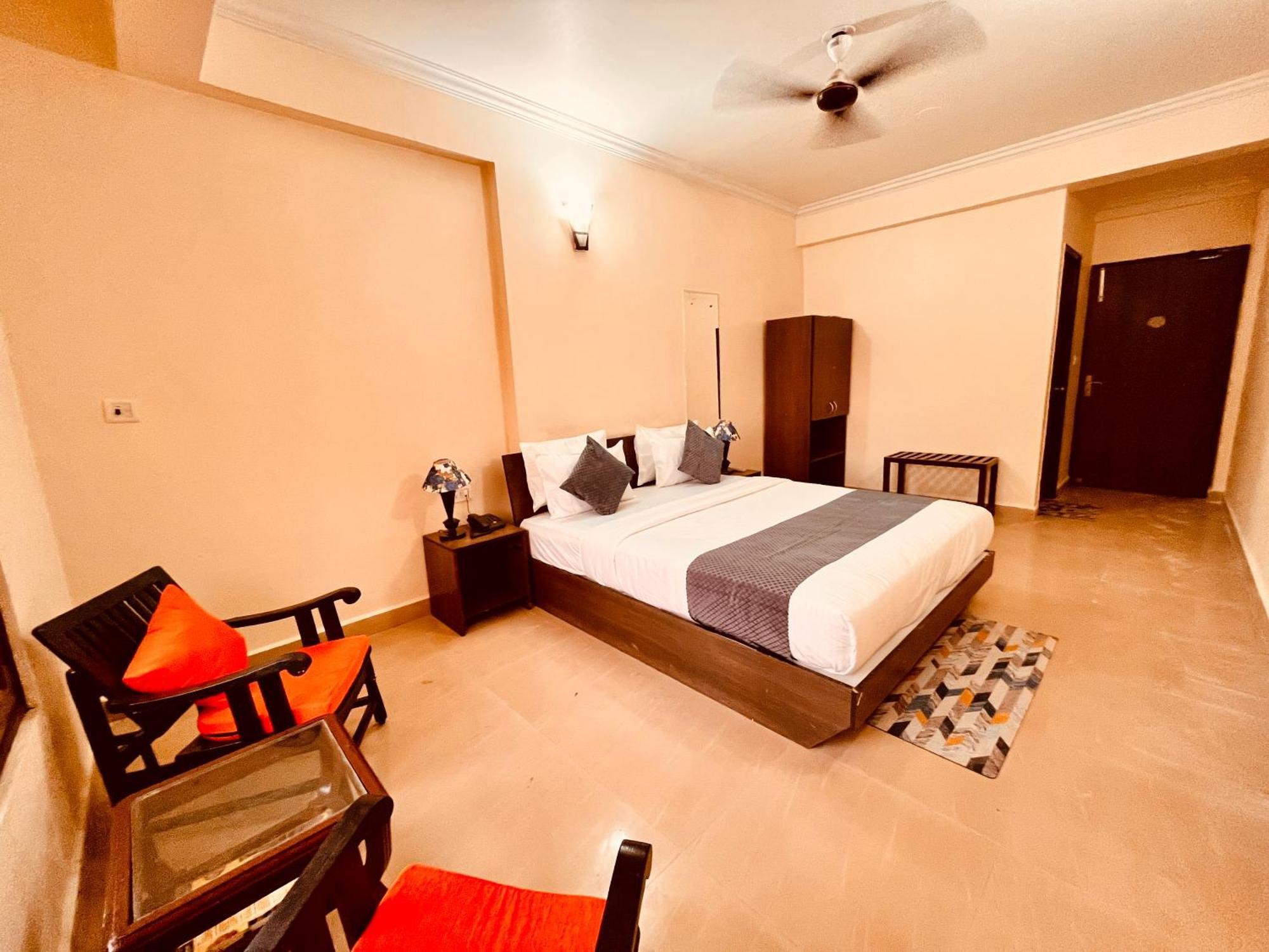 Summer Beach Resort, Goa - #Near Baga Beach #Swimming Pool #Garden #Bar #Lift #Premium Rooms #Property Of The Year #70565-84665 Calangute Eksteriør billede
