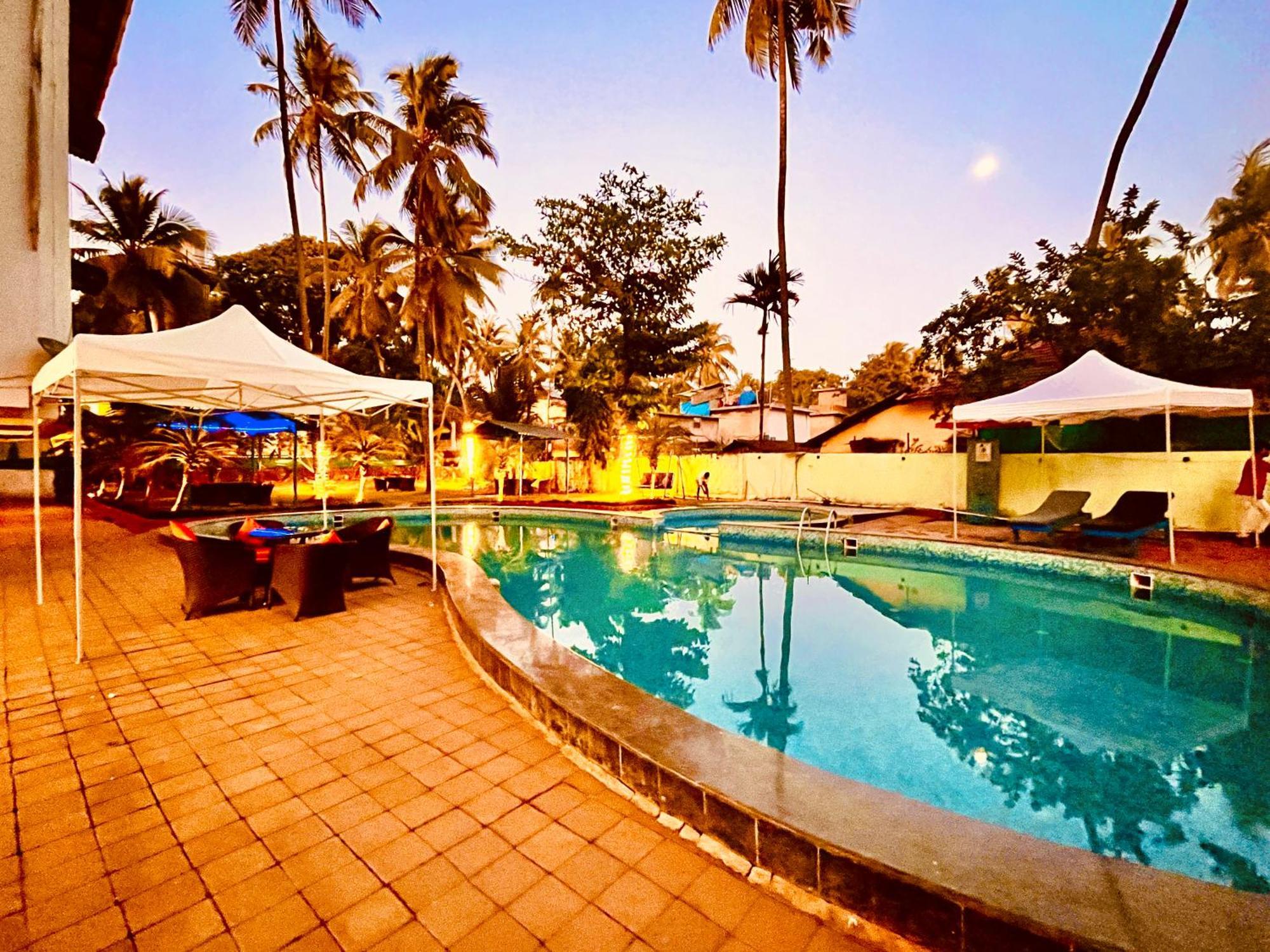 Summer Beach Resort, Goa - #Near Baga Beach #Swimming Pool #Garden #Bar #Lift #Premium Rooms #Property Of The Year #70565-84665 Calangute Eksteriør billede