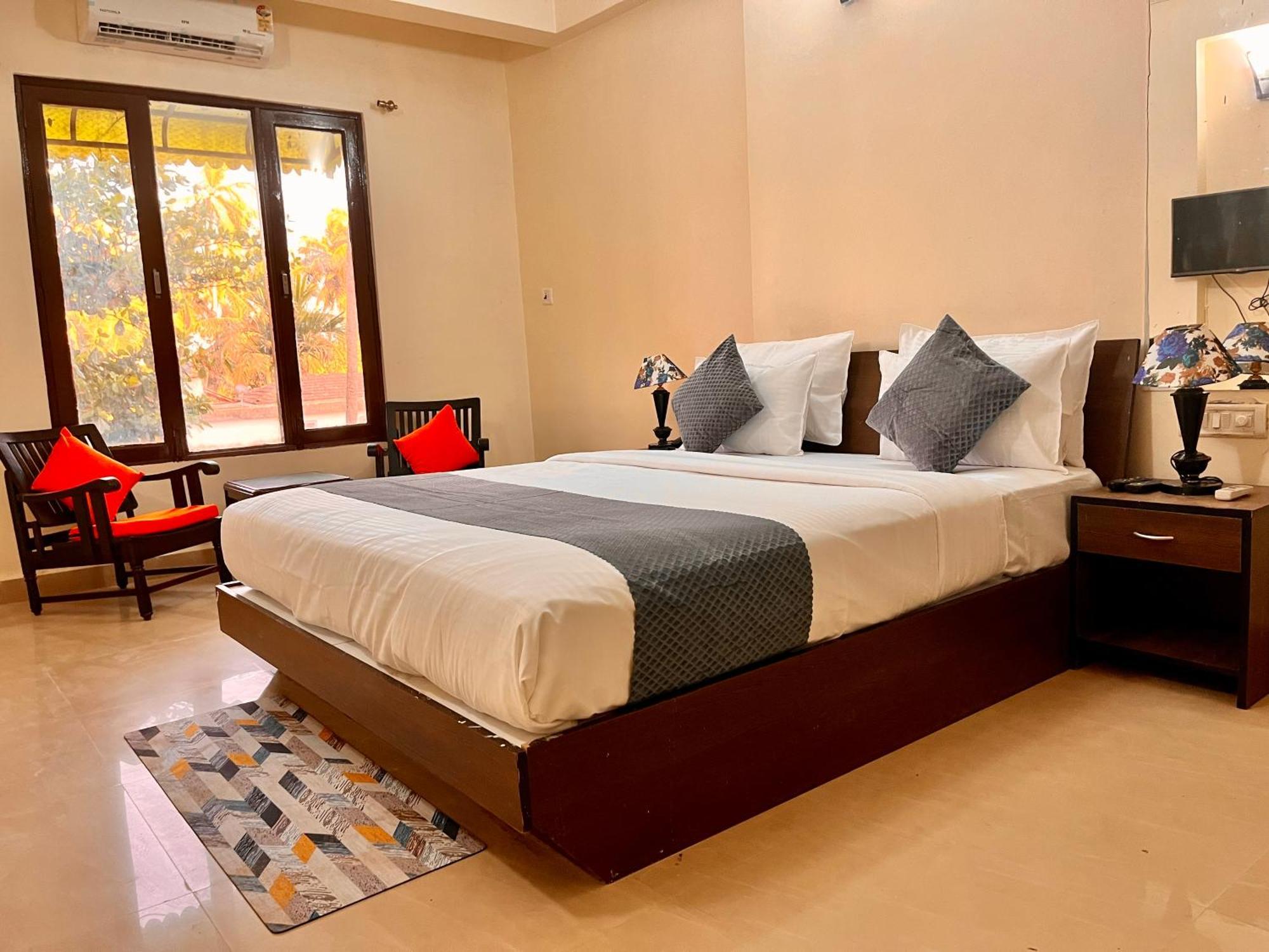 Summer Beach Resort, Goa - #Near Baga Beach #Swimming Pool #Garden #Bar #Lift #Premium Rooms #Property Of The Year #70565-84665 Calangute Eksteriør billede