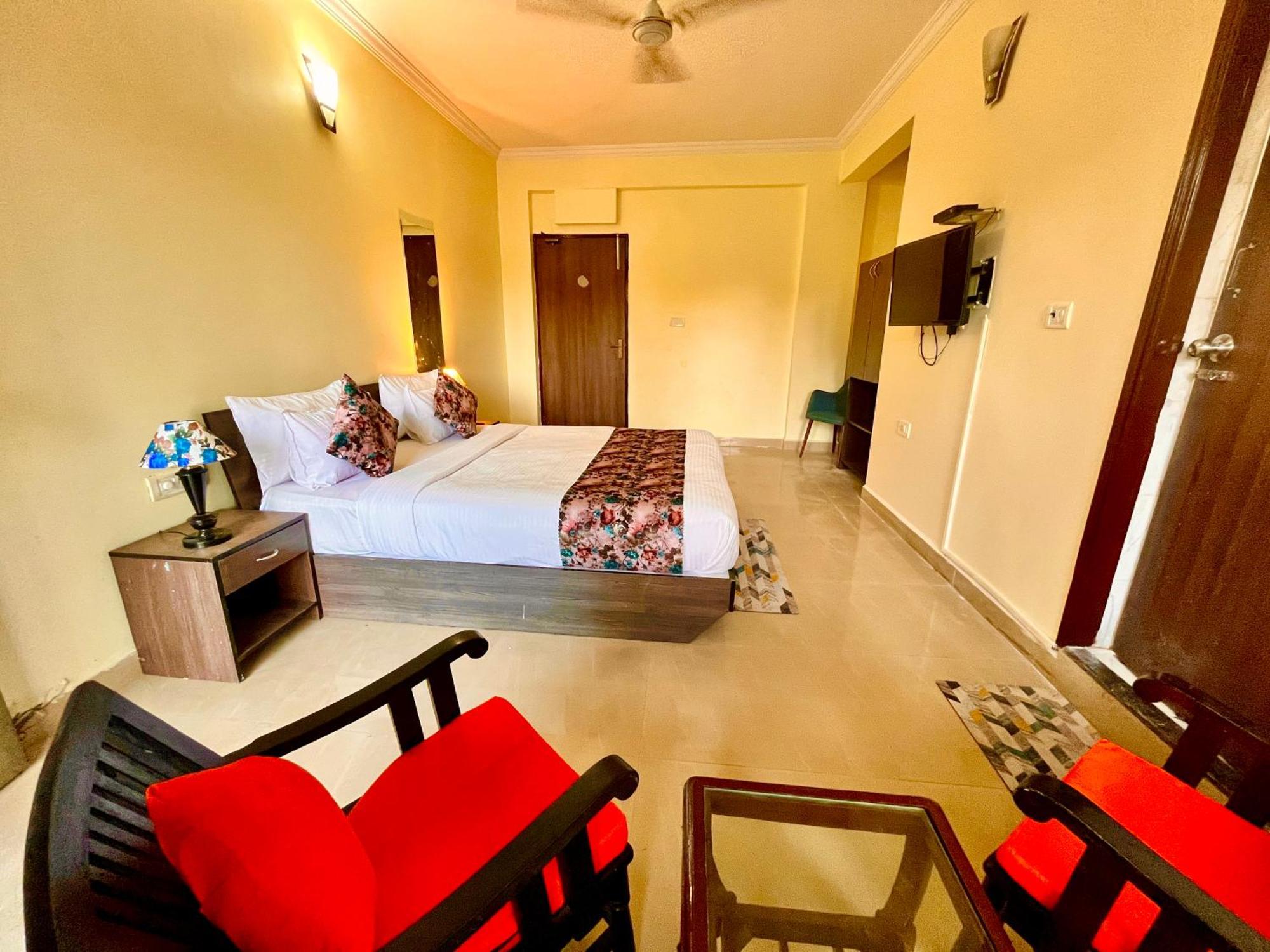 Summer Beach Resort, Goa - #Near Baga Beach #Swimming Pool #Garden #Bar #Lift #Premium Rooms #Property Of The Year #70565-84665 Calangute Eksteriør billede