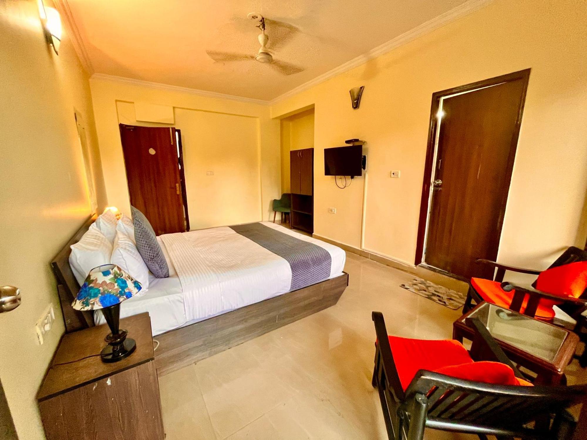 Summer Beach Resort, Goa - #Near Baga Beach #Swimming Pool #Garden #Bar #Lift #Premium Rooms #Property Of The Year #70565-84665 Calangute Eksteriør billede