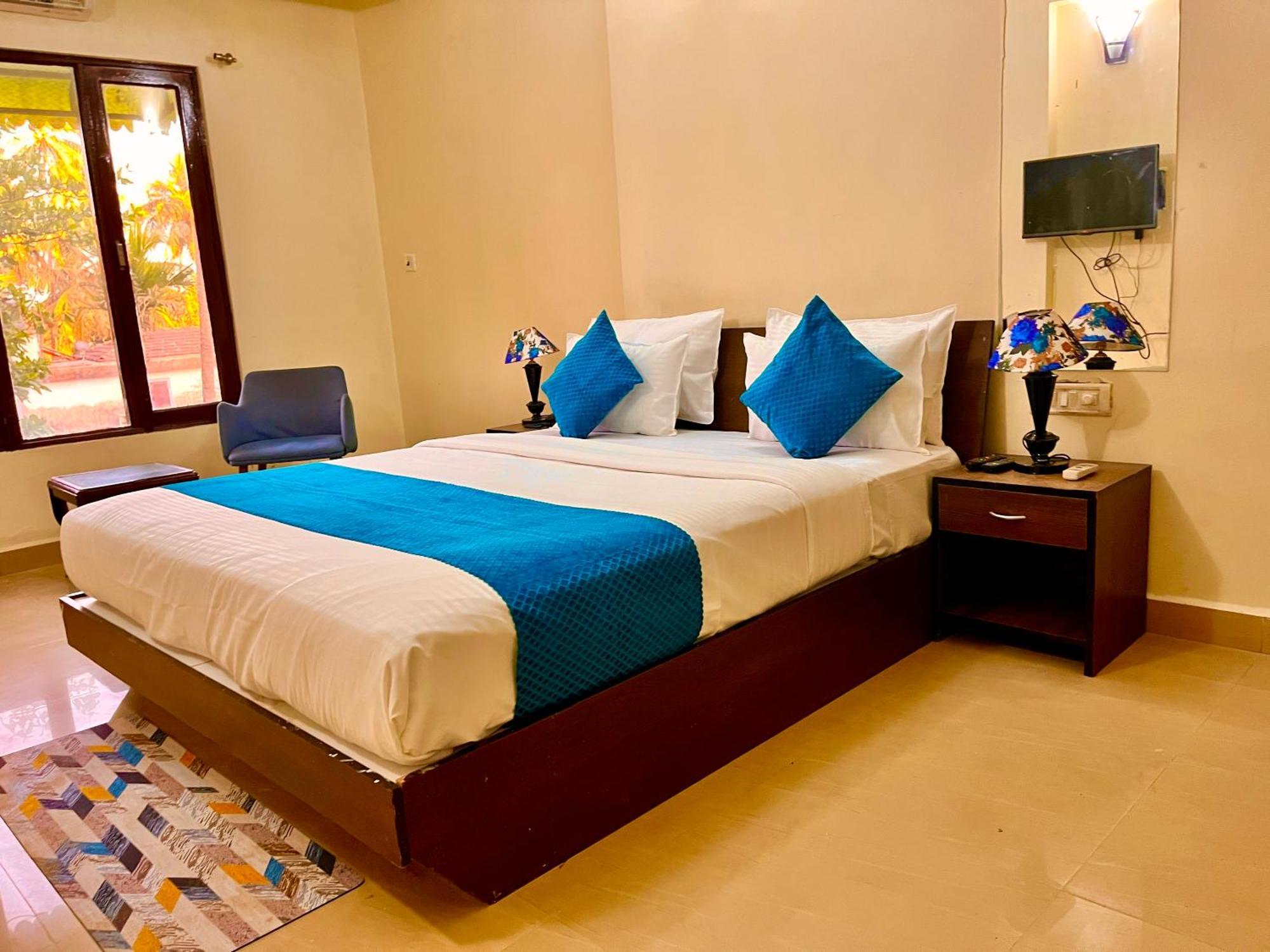 Summer Beach Resort, Goa - #Near Baga Beach #Swimming Pool #Garden #Bar #Lift #Premium Rooms #Property Of The Year #70565-84665 Calangute Eksteriør billede