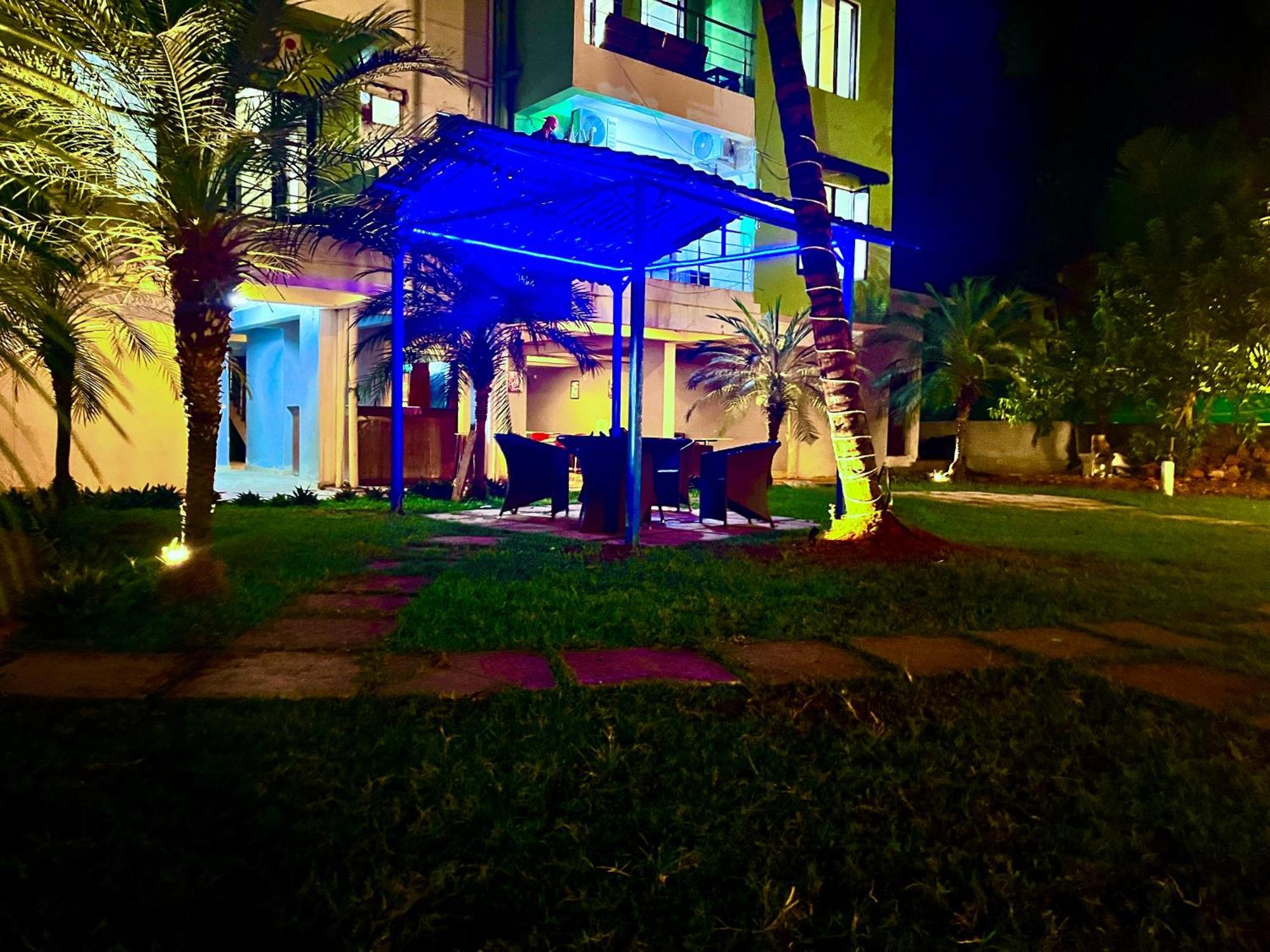 Summer Beach Resort, Goa - #Near Baga Beach #Swimming Pool #Garden #Bar #Lift #Premium Rooms #Property Of The Year #70565-84665 Calangute Eksteriør billede